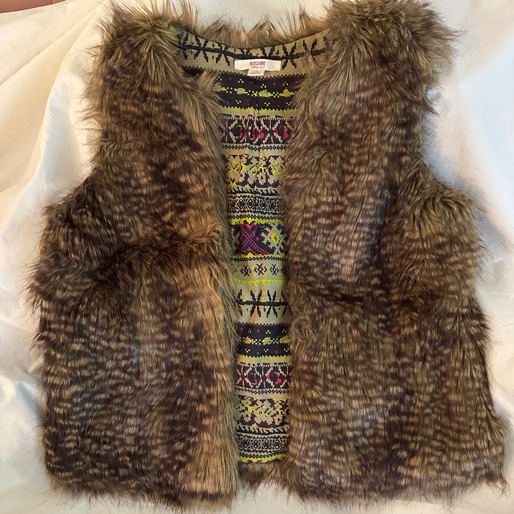 Faux fur vest no closure